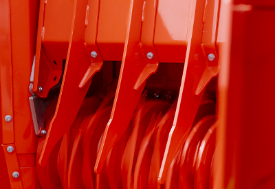 Adjustable bale restraint